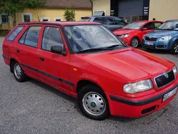 Röd Begagnad 1999 Skoda Felicia Kombi | 14 900 kr