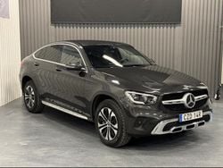 Grå Begagnad 2021 Mercedes GLC300e Sportkupé | 369 000 kr (Marknadspris)