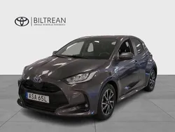 Mörkgrå Begagnad 2023 Toyota Yaris Hybrid Active Halvkombi | 249 000 kr (Lite dyr)