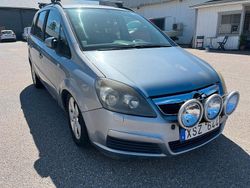 Grå Begagnad 2005 Opel Zafira Minibuss | 10 000 kr (Bra pris)