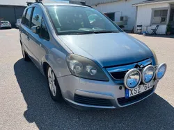 Grå Begagnad 2005 Opel Zafira Minibuss | 10 000 kr
