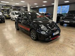Svart Begagnad 2022 Abarth 595 Halvkombi | 209 900 kr (Marknadspris)