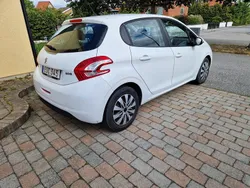 Grå Begagnad 2013 Peugeot 208 Halvkombi | 39 500 kr (Marknadspris)