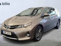 Grå Begagnad 2014 Toyota Auris Touring Sports Kombi | 139 000 kr
