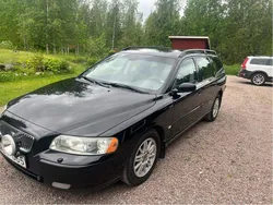 Svart Begagnad 2005 Volvo V70 Momentum Kombi | 22 000 kr (Marknadspris)