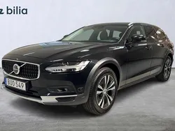 Svart Begagnad 2021 Volvo V90 CC Momentum Kombi | 346 800 kr (Bra pris)