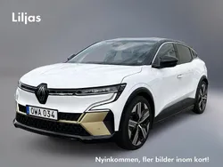 Vit Begagnad 2022 Renault Mégane Iconic Halvkombi | 314 000 kr (Marknadspris)