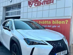 Vit Begagnad 2021 Lexus UX 250h SUV | 289 900 kr (Marknadspris)