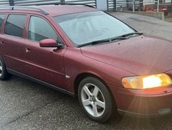 Röd Begagnad 2006 Volvo V70 Kinetic Kombi | 39 000 kr (Lite dyr)