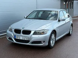 Ljusgrå Begagnad 2010 BMW 318 Comfort Edition Sedan | 74 900 kr (Marknadspris)