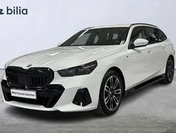 Vit Begagnad 2024 BMW 520 M Sport Kombi | 659 900 kr