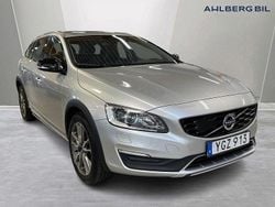Silver Begagnad 2016 Volvo V60 CC Summum Kombi | 234 500 kr (Marknadspris)