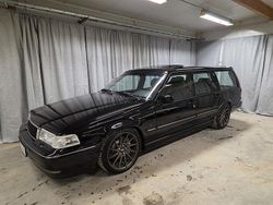 Svart Begagnad 1998 Volvo 940 Kombi | 139 900 kr