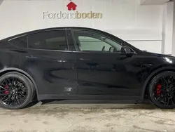 Svart Begagnad 2022 Tesla Model Y Performance SUV | 409 800 kr (Superpris)
