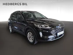 Svart Begagnad 2022 Ford Kuga Titanium SUV | 249 900 kr (Bra pris)