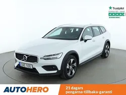 Vit Begagnad 2019 Volvo V60 CC Momentum Kombi | 280 000 kr (Dyr)