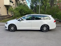 Vit Begagnad 2016 VW Golf VII R-line Kombi | 152 000 kr (Superpris)