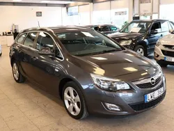 Grå Begagnad 2011 Opel Astra Enjoy Kombi | 59 900 kr (Marknadspris)