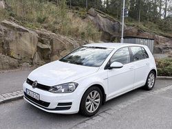 Vit Begagnad 2014 VW Golf VII Halvkombi | 82 500 kr (Marknadspris)