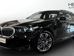 Svart (black) Begagnad 2025 BMW 530e M Sport Kombi | 678 700 kr (Superpris)
