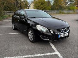 Svart Begagnad 2012 Volvo V60 Momentum Kombi | 49 900 kr (Marknadspris)