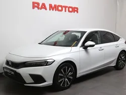 Vit (vit metallic) Ny 2024 Honda Civic Elegance Halvkombi | 382 900 kr (Lite dyr)