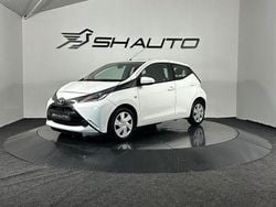 Vit Begagnad 2015 Toyota Aygo Halvkombi | 64 900 kr (Marknadspris)