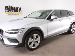 Silver Begagnad 2022 Volvo V60 CC Momentum Kombi | 379 500 kr (Marknadspris)