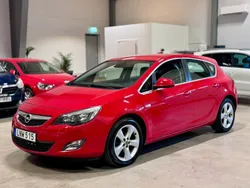 Röd Begagnad 2011 Opel Astra Enjoy Halvkombi | 54 900 kr (Lite dyr)