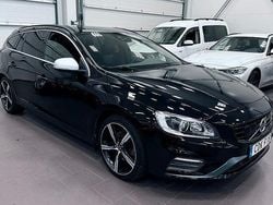 Svart (svartmetallic) Begagnad 2018 Volvo V60 R-Design Kombi | 209 000 kr (Superpris)