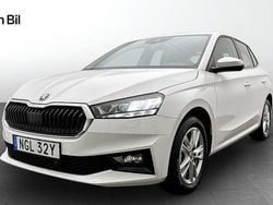 Candy white Begagnad 2023 Skoda Fabia Style Halvkombi | 213 900 kr (Marknadspris)