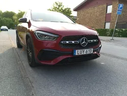 Röd Begagnad 2021 Mercedes GLA200 AMG SUV | 330 000 kr (Marknadspris)