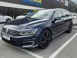 Blå Begagnad 2017 VW Passat GTE Kombi | 119 000 kr (Marknadspris)