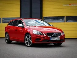 Röd Begagnad 2012 Volvo V60 R-Design Kombi | 134 900 kr (Marknadspris)