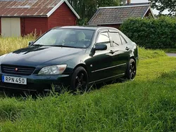 Grön Begagnad 2000 Lexus IS200 Sedan | 38 000 kr