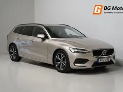 Ljusgrå Begagnad 2022 Volvo V60 Momentum Kombi | 279 900 kr (Marknadspris)