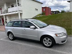 Grå Begagnad 2008 Volvo V50 Kinetic Kombi | 19 000 kr (Bra pris)