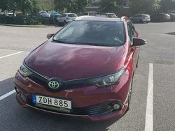Röd Begagnad 2018 Toyota Auris Hybrid Comfort Kombi | 189 000 kr (Marknadspris)