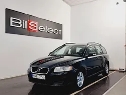 Grå Begagnad 2008 Volvo V50 Kinetic Kombi | 48 900 kr (Marknadspris)