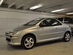 Ljusgrå Begagnad 2004 Peugeot 206 CC Sport Cab | 46 000 kr (Marknadspris)