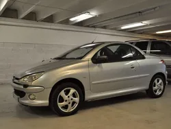 Ljusgrå Begagnad 2004 Peugeot 206 CC Sport Cab | 46 000 kr (Dyr)