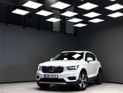 Vit Begagnad 2021 Volvo XC40 Momentum SUV | 309 900 kr (Marknadspris)