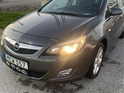Grå Begagnad 2012 Opel Astra Enjoy Halvkombi | 60 000 kr (Marknadspris)