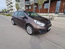 Brun Begagnad 2013 Kia Rio Halvkombi | 55 000 kr (Marknadspris)