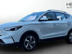 Vit (white) Begagnad 2023 MG ZS Luxury Sedan | 259 900 kr (Bra pris)