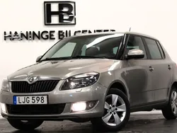 Ljusbrun (brun) Begagnad 2015 Skoda Fabia Ambiente Halvkombi | 89 900 kr (Marknadspris)