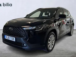 Svart Begagnad 2025 Toyota Corolla Cross Active SUV | 369 900 kr (Marknadspris)