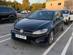 Svart Begagnad 2019 VW Golf VII R-line Halvkombi | 219 999 kr (Marknadspris)