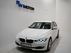 Vit Begagnad 2012 BMW 320 Sedan | 109 400 kr (Marknadspris)