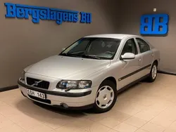Ljusgrå Begagnad 2001 Volvo S60 Sedan | 29 900 kr (Marknadspris)